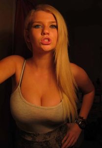 femme nue a gros sien